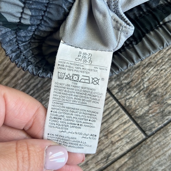 Old navy active  camouflage shorts - Picture 7 of 9